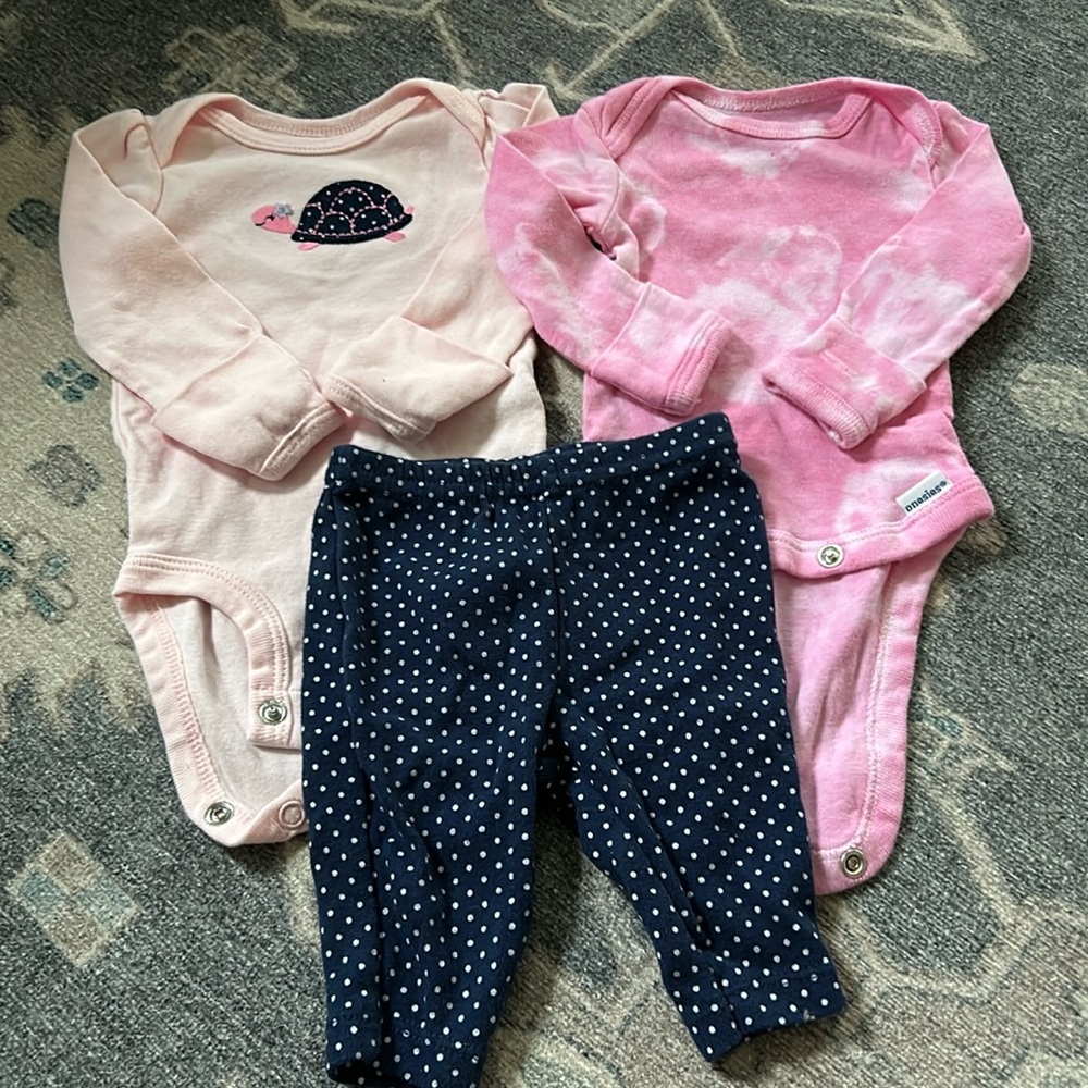 Onesie bundle. EUC